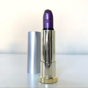 URBAN DECAY Lipstick in “Plague”